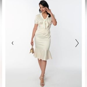 Unique Vintage Ivory Satin Holloway Bridal Dress